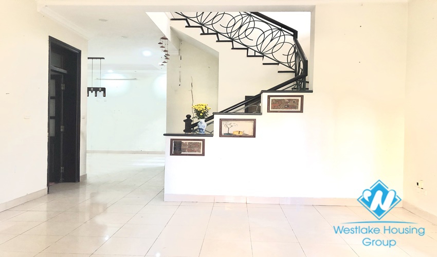 4 bedroom unfurnished house for rent near Unis